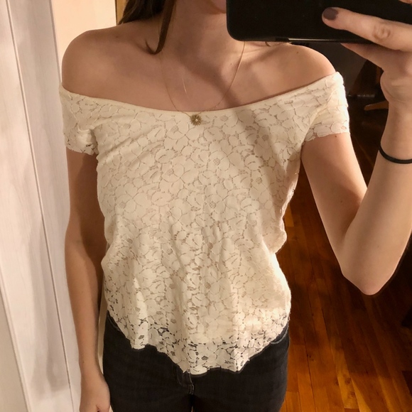 White Lace Top - Off or on shoulder! Size XS/S - Picture 4 of 8